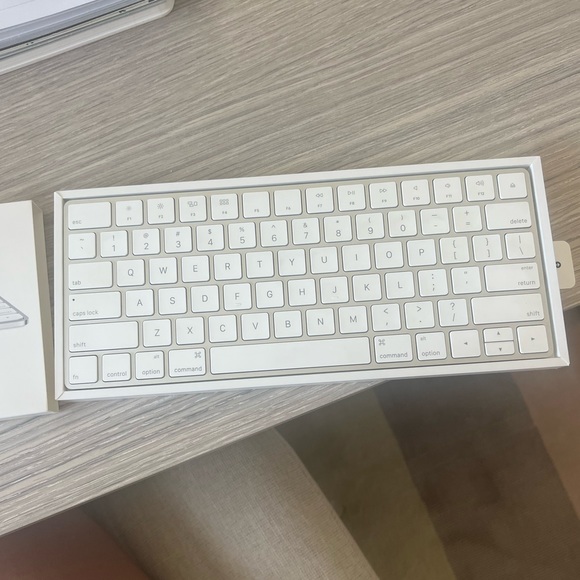 Apple Magic Keyboard - Picture 2 of 3